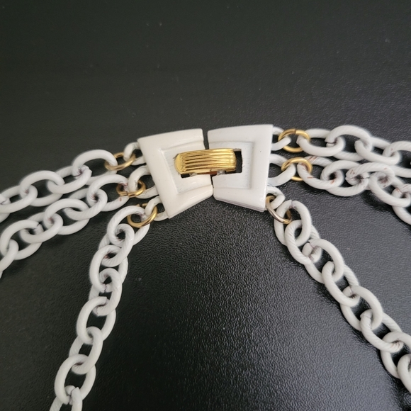 VTG "Crown" Trifari White Milk Glass Waterfall Necklace & Earrings | SIGNED - Picture 4 of 13